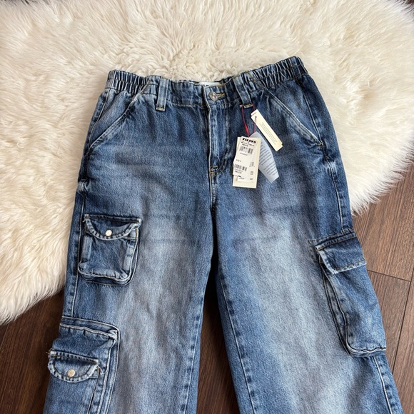 BDG Urban Outfitters NWT Women’s Medium Baggy Cargo Distressed Elastic Jeans - Picture 2 of 13